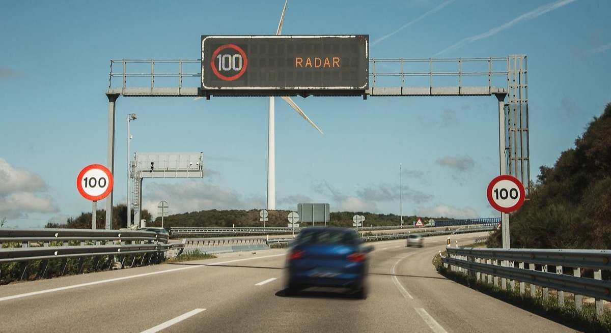 Confirmado: estos son los 50 radares  más multones  de la DGT, responsables del 30% de las multas de velocidad en España en 2024