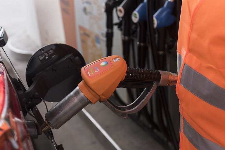 Repostando GLP en la gasolinera