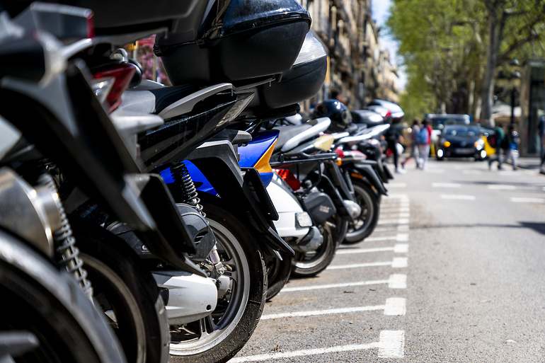 Motocicletas aparcadas