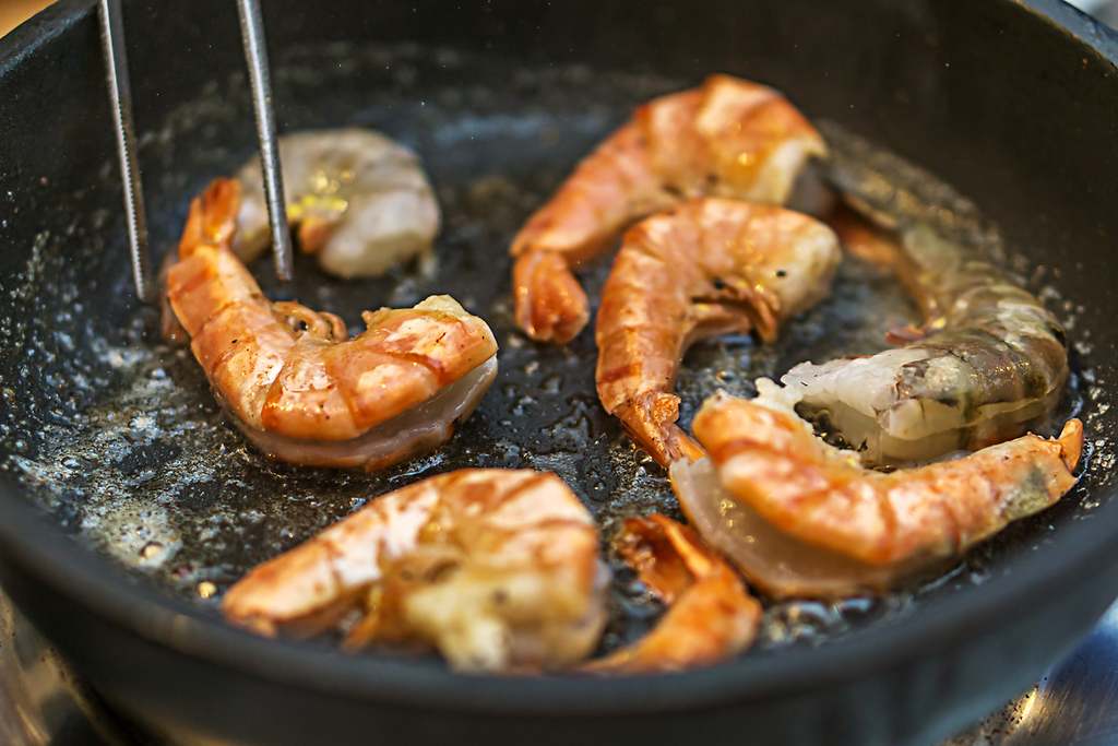 Saltear los langostinos