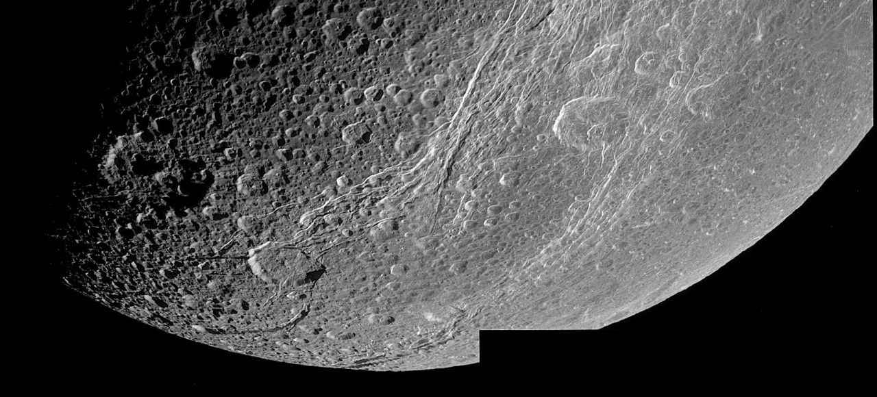 La luna Dione