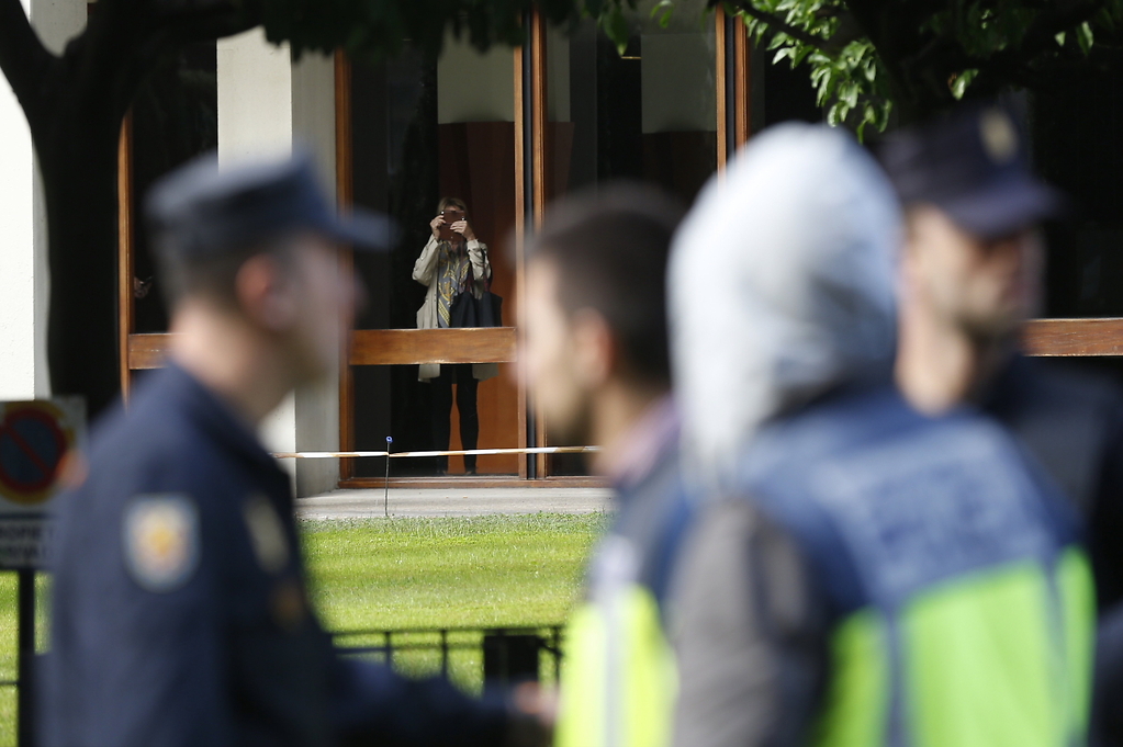 Agentes de la UDEF en su domicilio