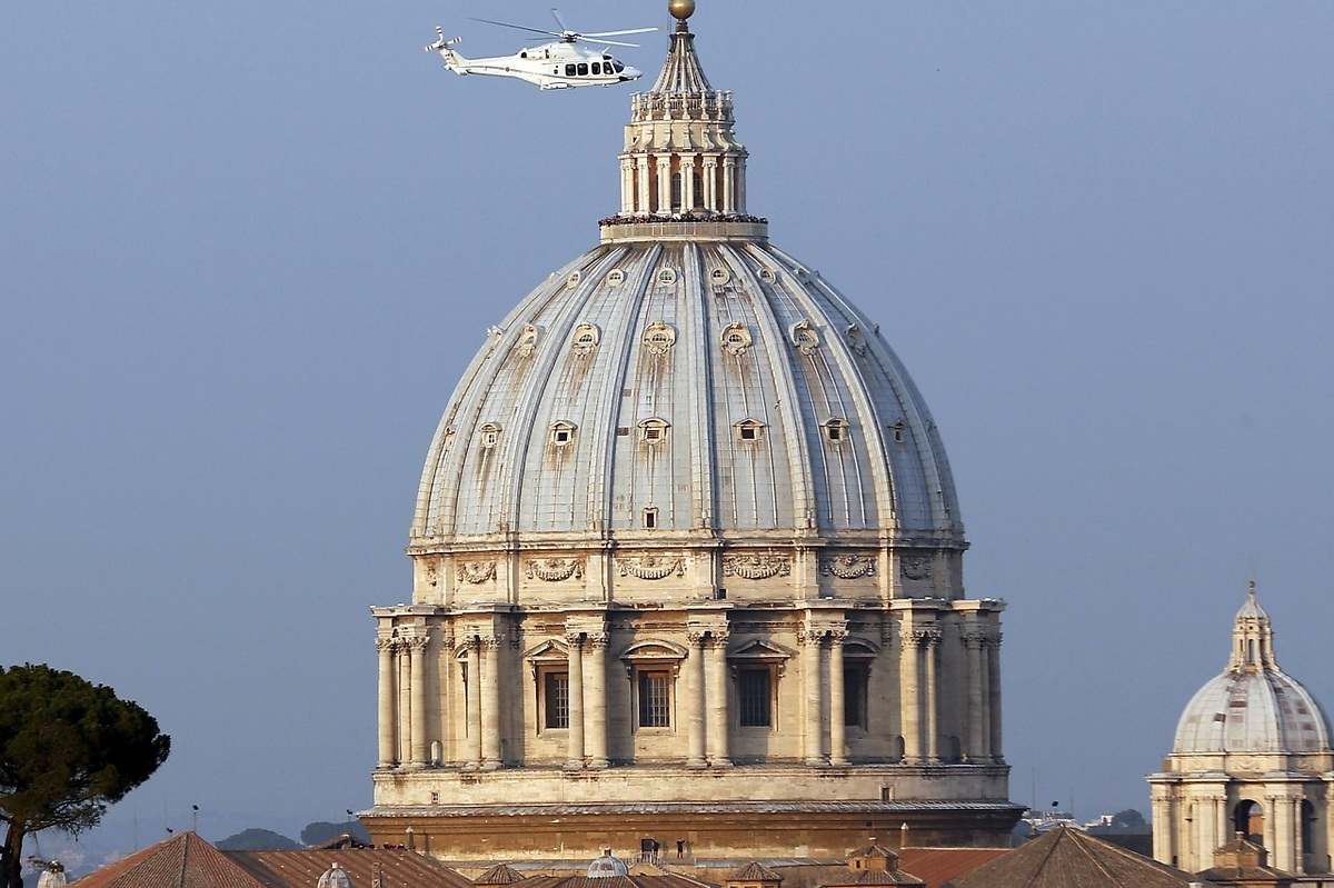 Abandona el Vaticano en helicóptero