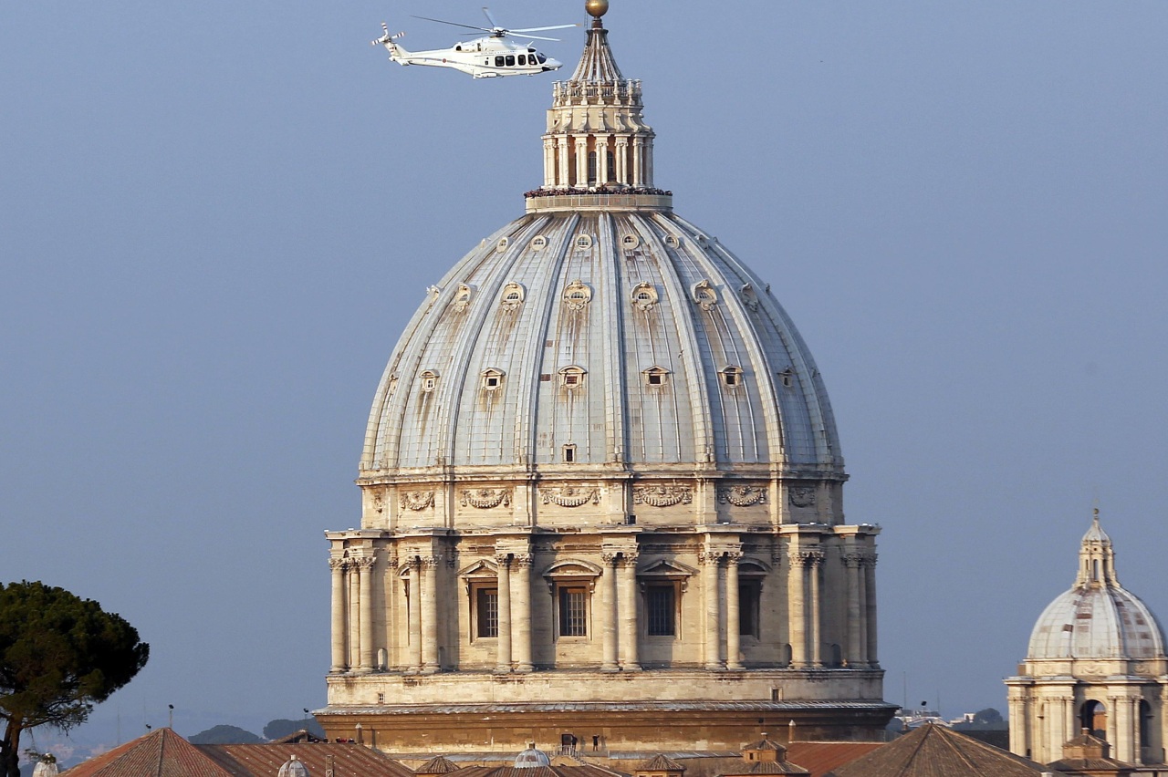 Abandona el Vaticano en helicóptero