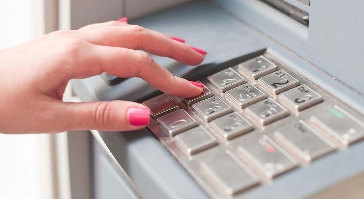 Pulsa este botón al sacar dinero de un cajero automático para evitar el robo de tu cuenta bancaria