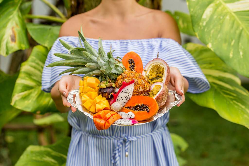 Esto es lo que hacen estas frutas tropicales en tu piel según las expertas: "El secreto de su eficacia se encuentra en la papaína"