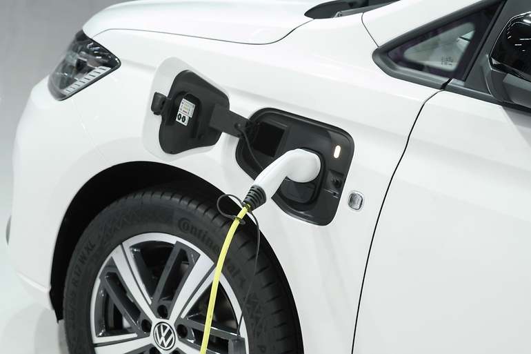 Aprovechando que VW ha mostrado su Caddy híbrida enchufable, el transformador Reimo presume de su Maxi Camp 2 PHEV (para 2025, con el comienzo de las entregas de Volkswagen)
