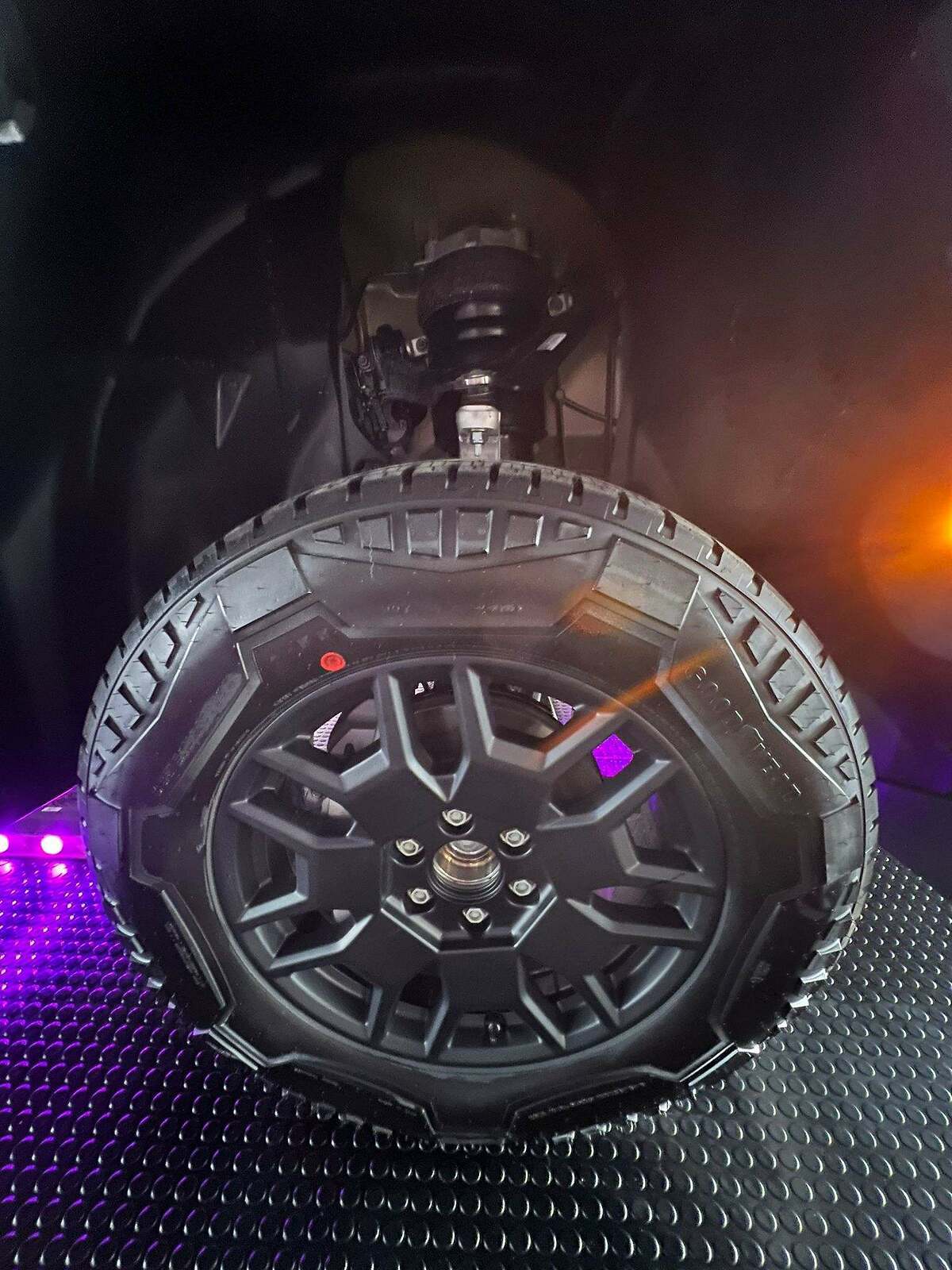 Dimensión de la rueda del Cybertruck de Tesla
