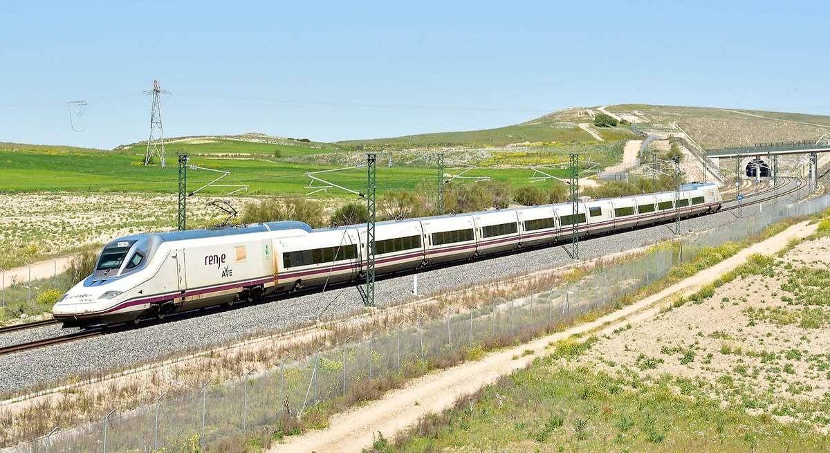 Renfe habilita dos servicios especiales en cada sentido en la línea Madrid-Zamora