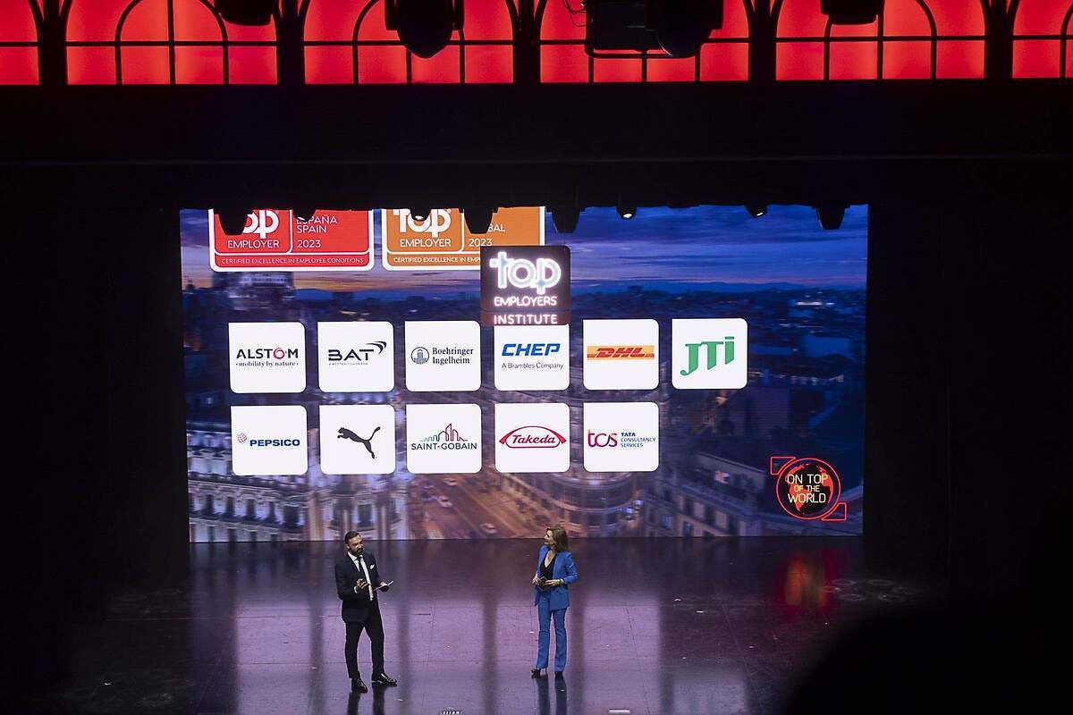 Massimo Begelle, Regional Manager de España e Italia en Top Employers Institute y Teresa Viejo