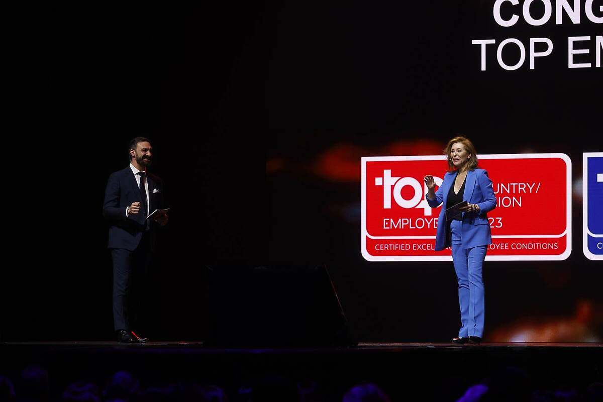 Massimo Begelle, Regional Manager de España e Italia en Top Employers Institute y Teresa Viejo