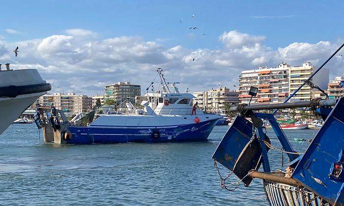 La-Garrucha_Barco-pesquero_Santa-Pola.jpeg