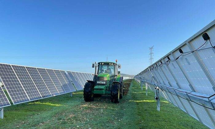 endesa-tractor-placas-solares