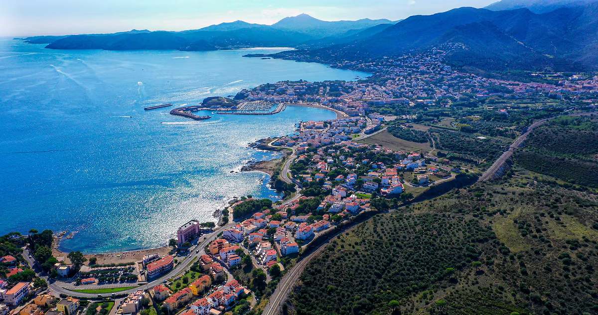 Una línea de costa plagada de arenales