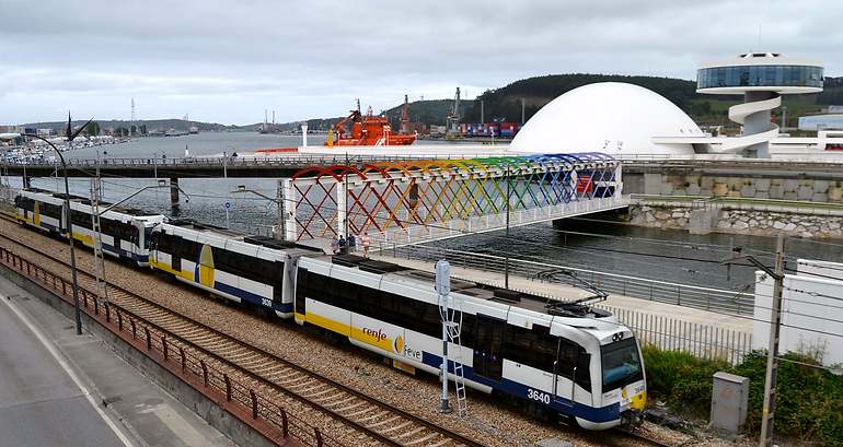 Tren de FEVE en Avilés. / V.E.