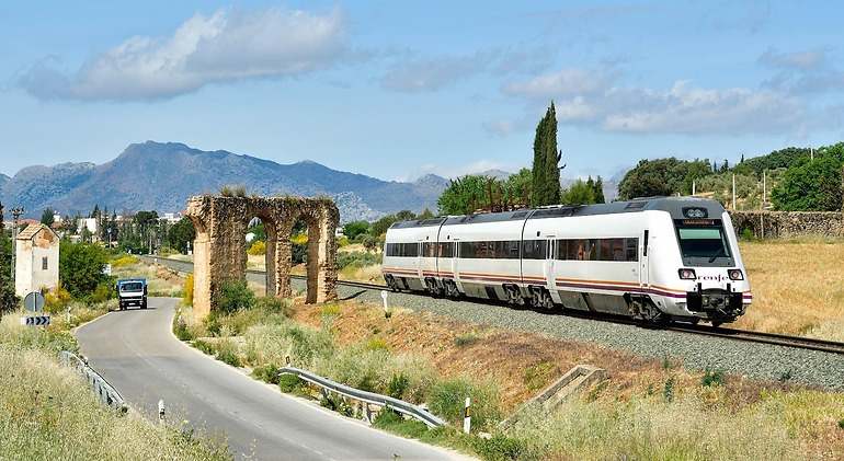 Tren de media distancia 598 de Renfe en una ruta por Andalucía. / Foto: Cesare Sapienza