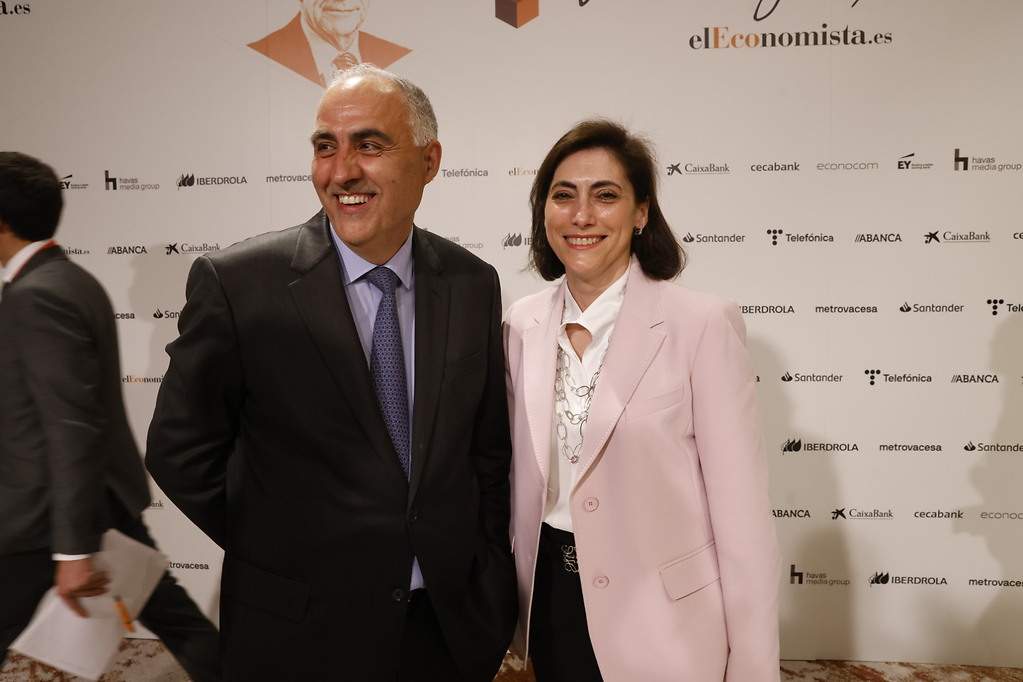 Amador G.Ayora, director de elEconomista y María Luisa Martínez, directora de Comunicación de CaixaBank