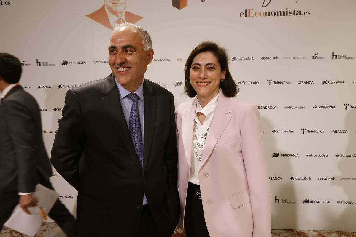 Amador G.Ayora, director de elEconomista y María Luisa Martínez, directora de Comunicación de CaixaBank