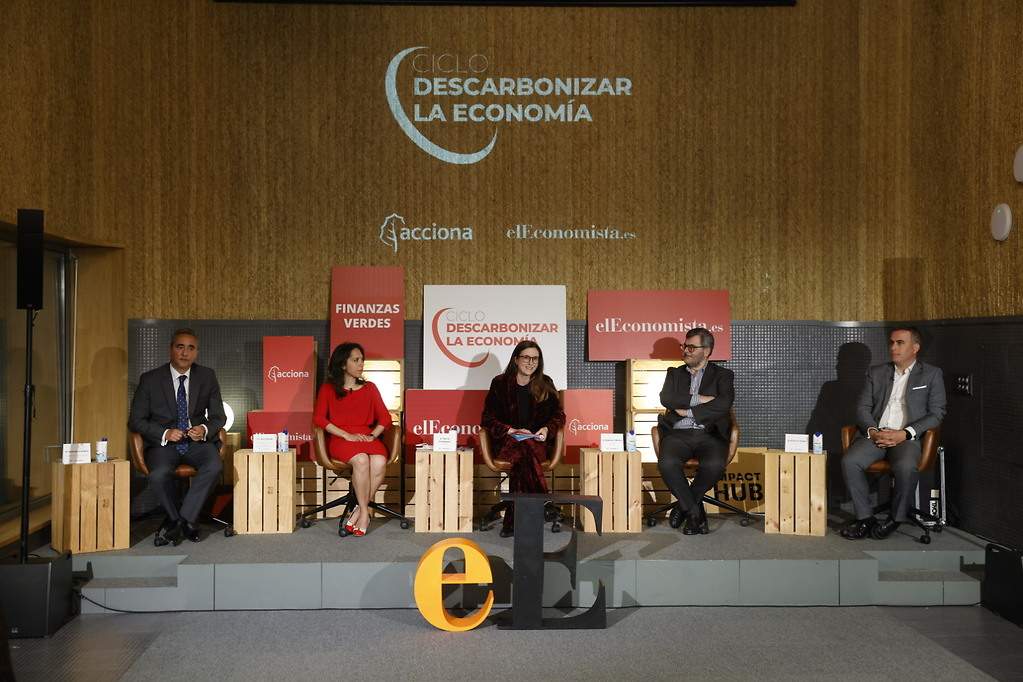 Mesa de debate moderada por María Domínguez, de elEconomista