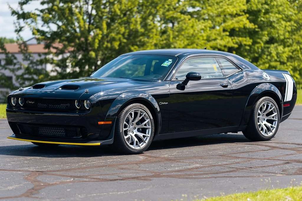 Dodge Challenger Black Ghost 2023