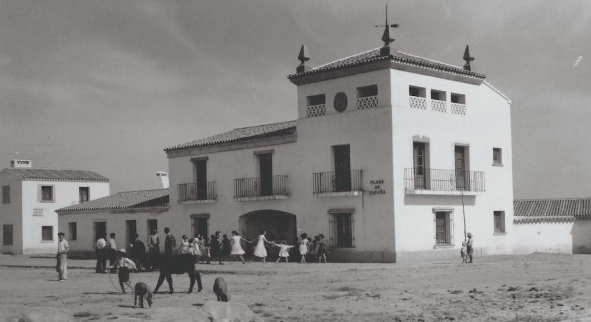 Barbaño (Badajoz) saca pecho por los pueblos de colonización y convoca sus  Premios Luz 