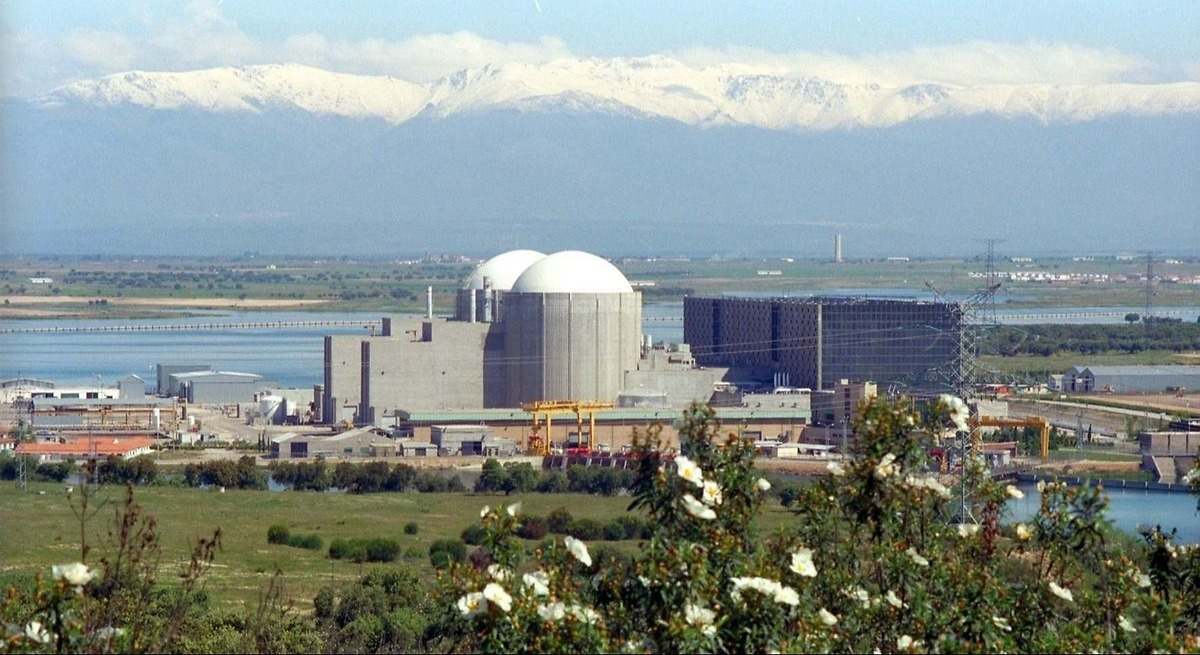 Extremadura defiende una revisión  integral  del sistema tributario de energía y señala la situación  especial  de Mazón