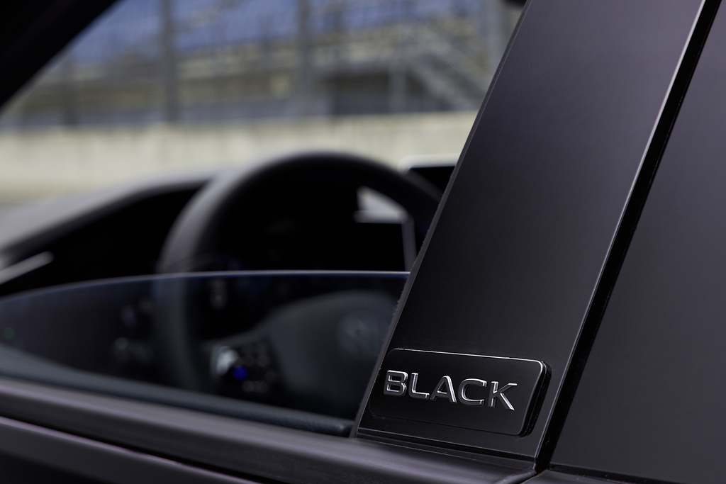 VW Golf R "Black Edition". Con sello identificativo.