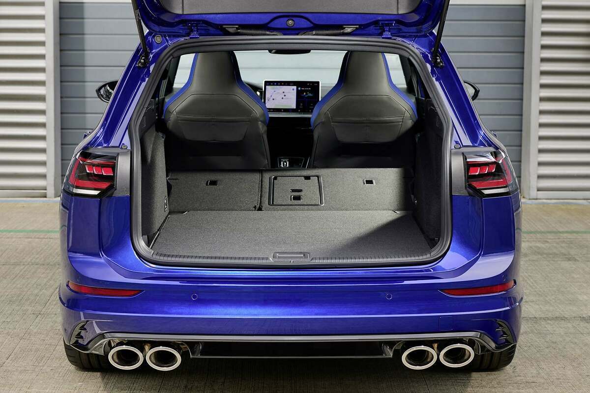 VW Golf R Variant. Asientos que se abaten 40/60 para lograr una amplia capacidad de carga, hasta 1.642 litros.