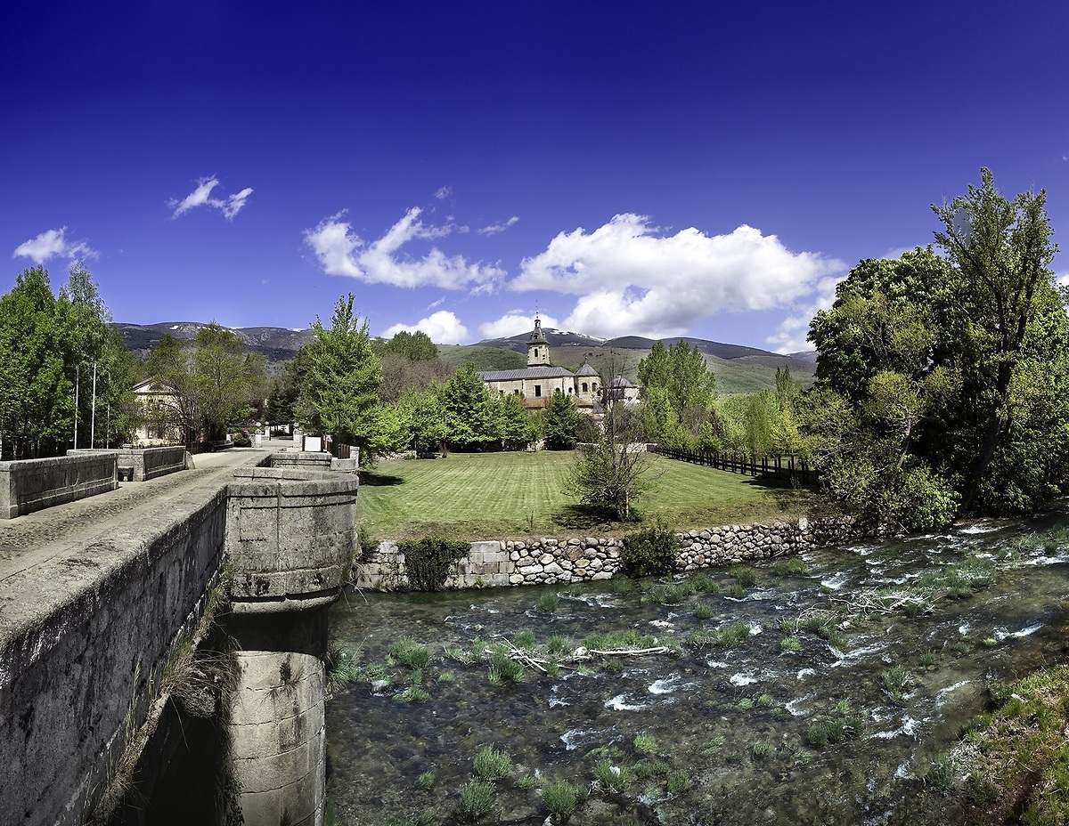 El bonito pueblo a menos de una hora de Madrid atravesado por un río que tiene increíbles piscinas naturales
