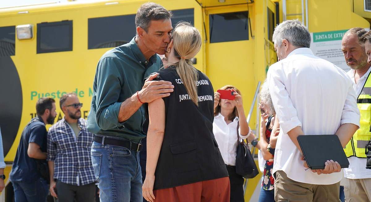 El Gobierno declarará el próximo martes zona de emergencia los territorios afectados por los incendios y Sánchez promete ayudas