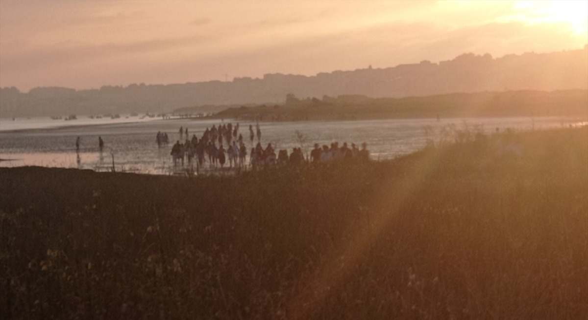 Jóvenes turistas llegan a esta zona de España y no dan crédito por lo que está pasando:  Es la Magaluf del norte 