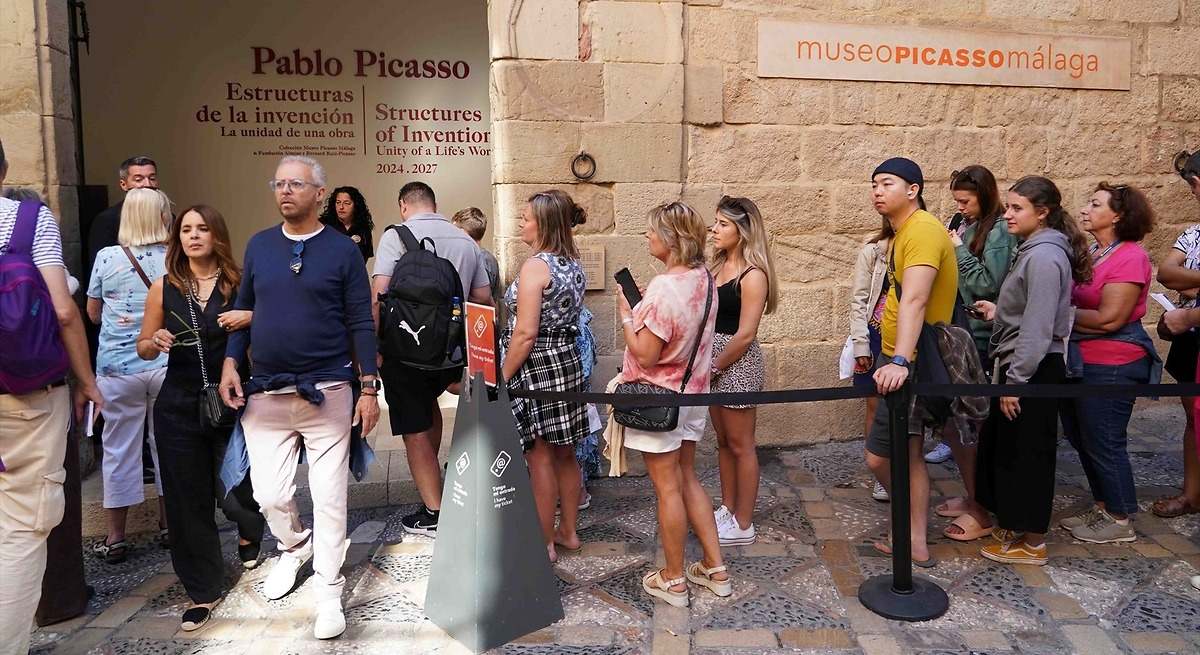 España acelera hacia los 100 millones de turistas tras recibir un 9,5% más en abril