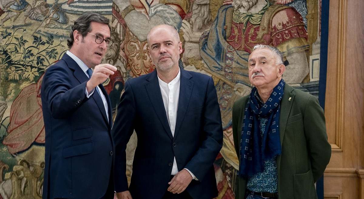La reducción de jornada amenaza el nuevo acuerdo para subir los salarios hasta 2028