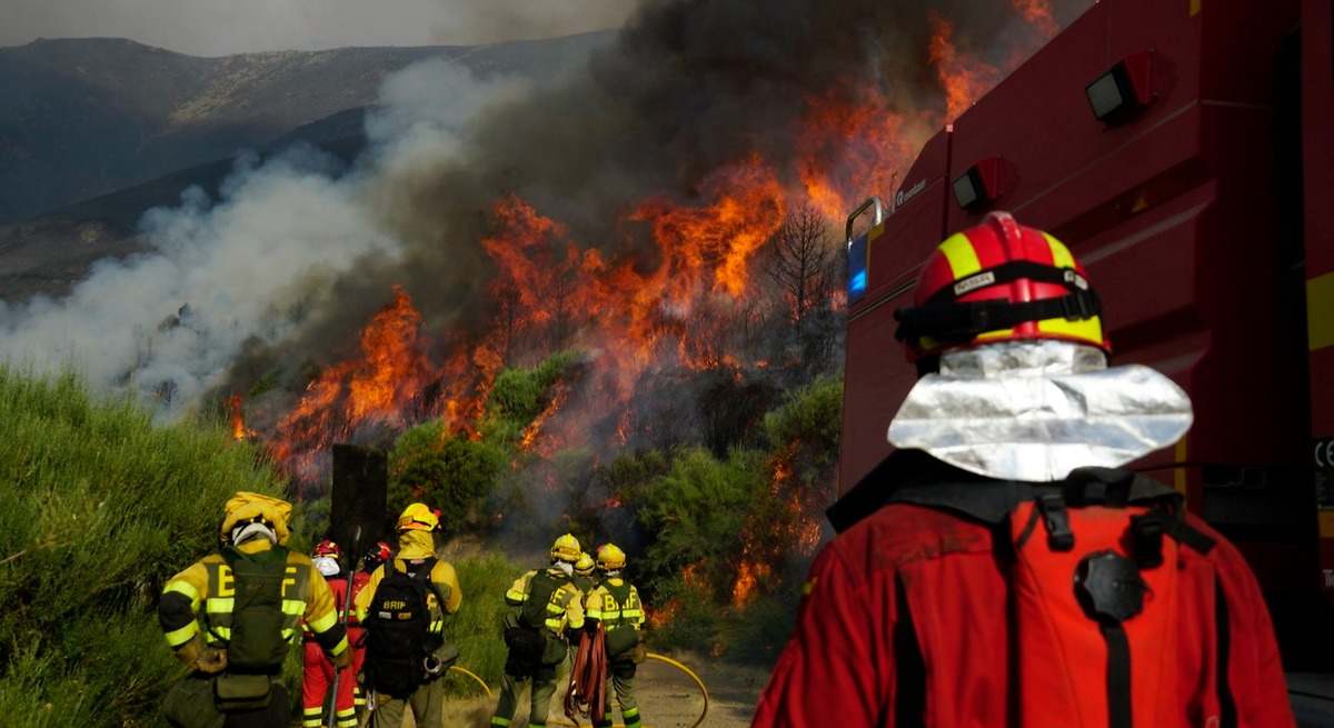 El incendio de Jarilla en Cáceres sigue descontrolado y supera las 15.000 hectáreas