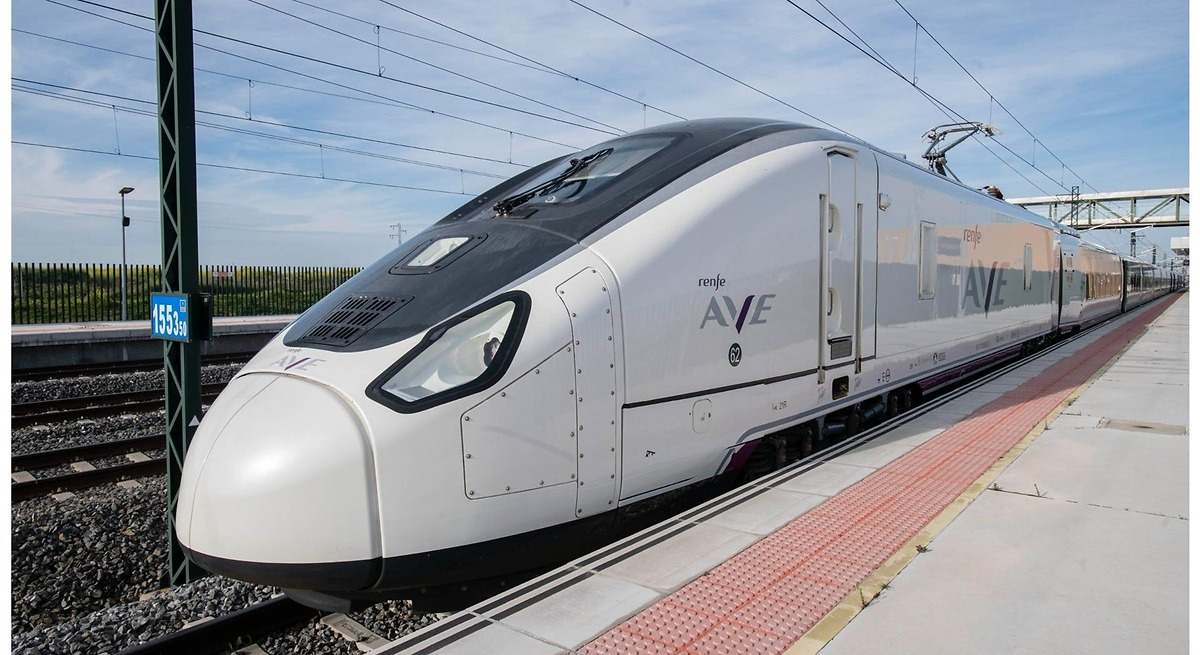 García Page se defiende:  Su Gobierno no está retrasando la ejecución del AVE Madrid-Extremadura 
