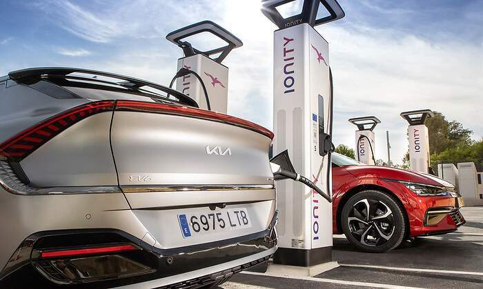 IONITY-KIA-EV6-2.jpg