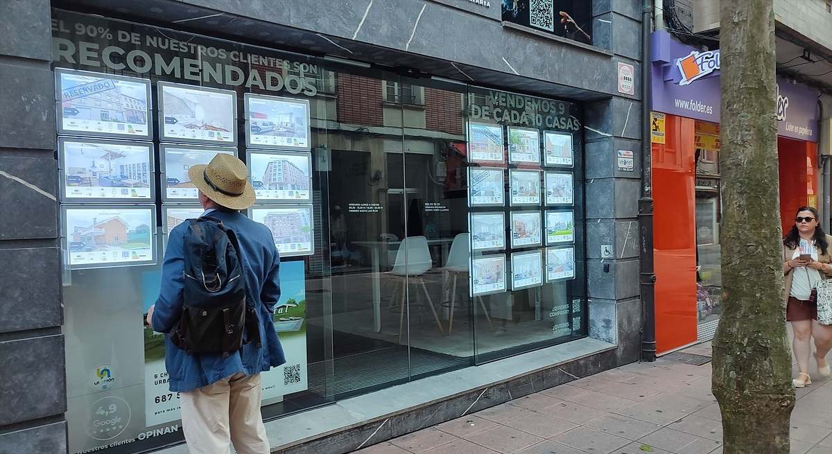 La compraventa de viviendas sube un 17,9% en junio: solo en la primera mitad de este año se vendieron más casas que en todo 2015