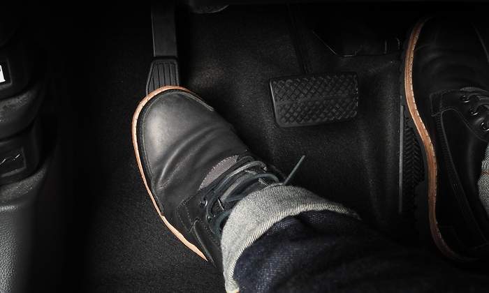 Embrague pedales de coche istock