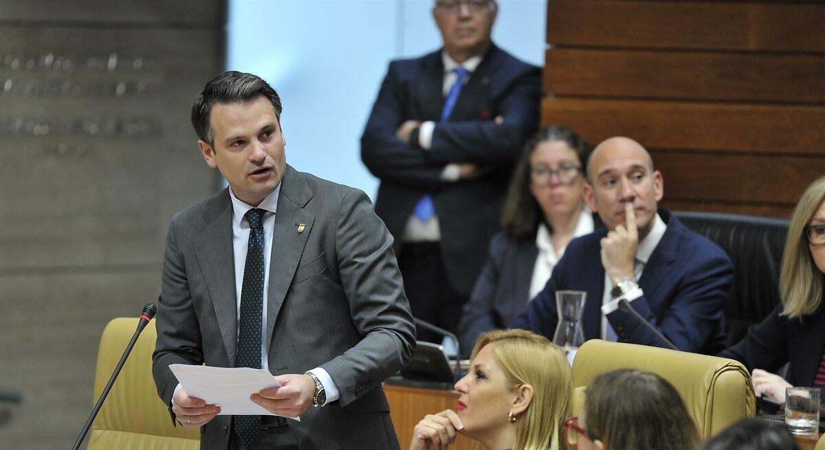 Extremadura espera  poco  de las explicaciones de Sánchez y Vox le recuerda que ha habido  muertos  con el apagón
