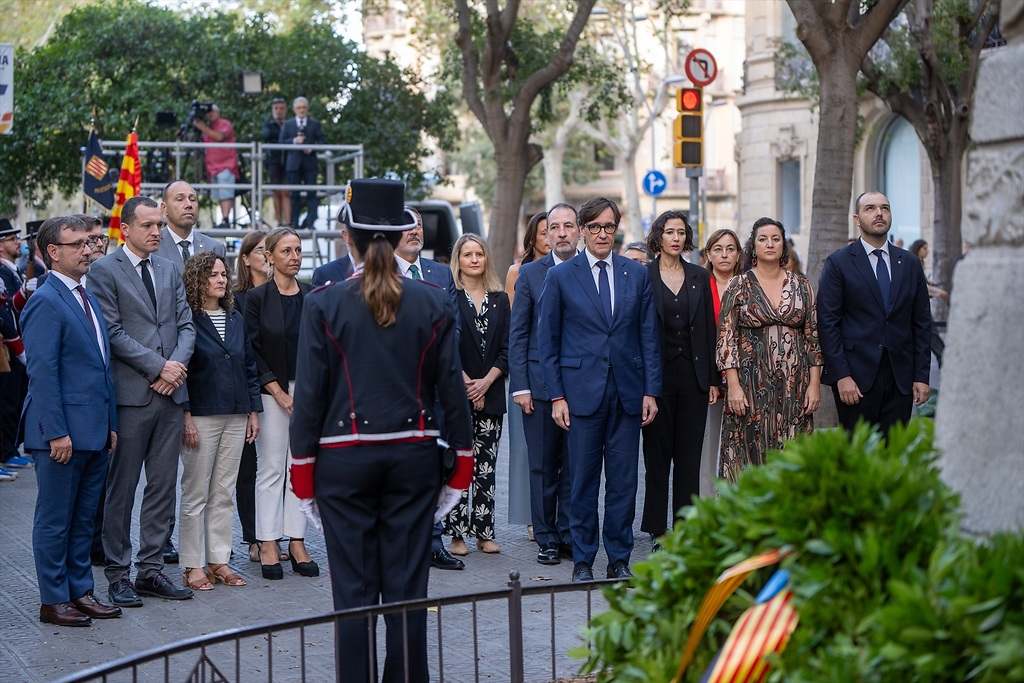 Ofrenda floral con motivo de la Diada ante el monumento de Rafael Casanova en Barcelona