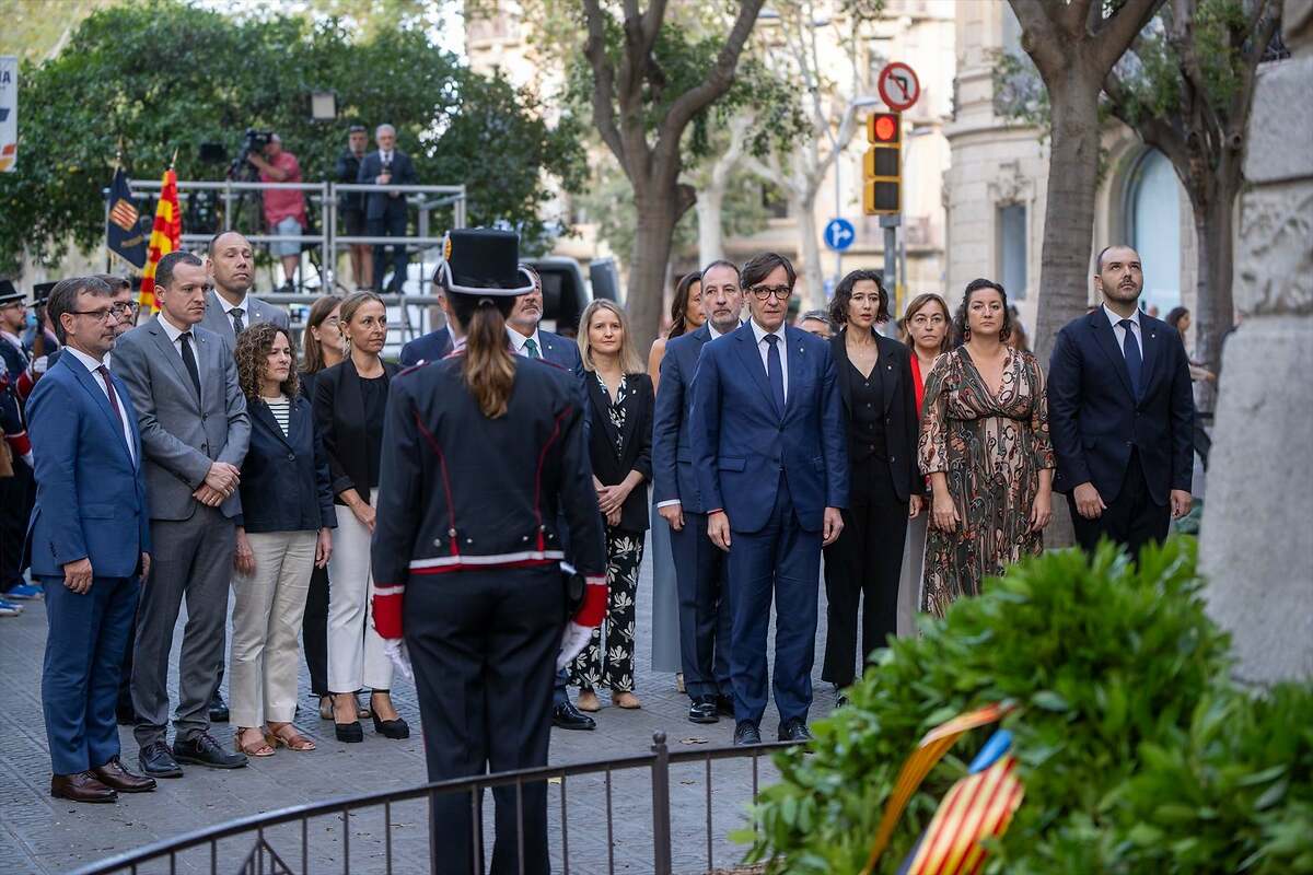 Ofrenda floral con motivo de la Diada ante el monumento de Rafael Casanova en Barcelona
