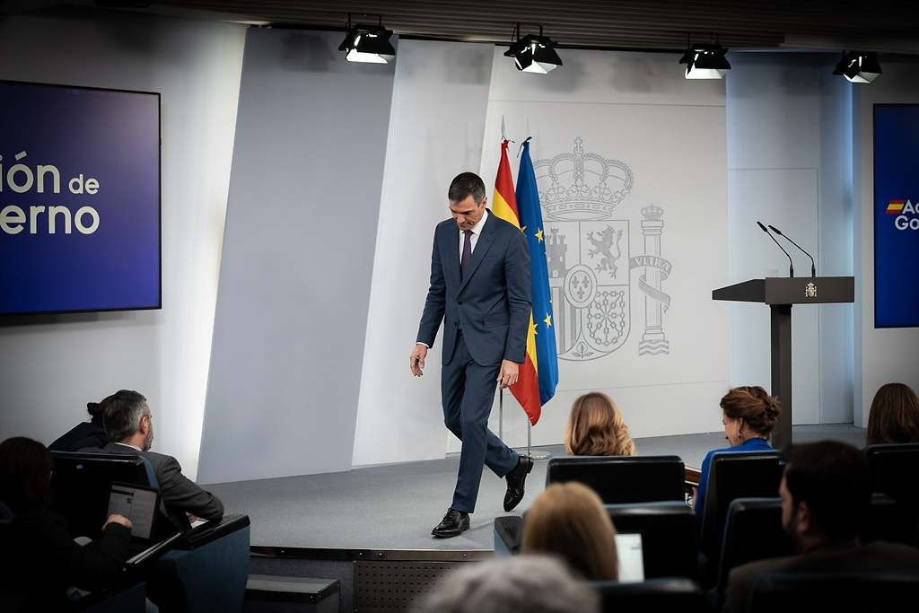 Un apagón, una pandemia, una DANA... Todas las catástrofes a las que ha sobrevivido Pedro Sánchez durante su mandato
