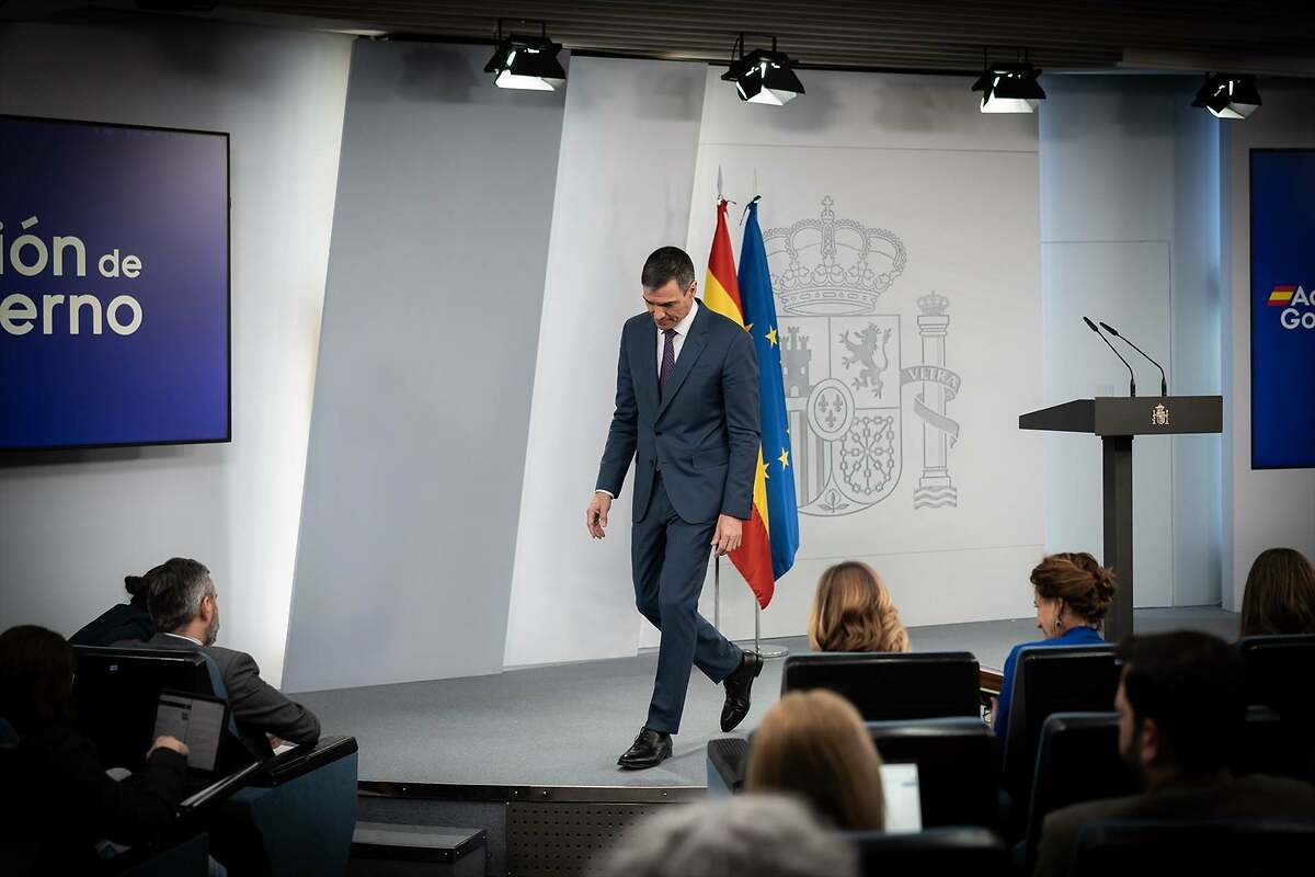Un apagón, una pandemia, una DANA... Todas las catástrofes a las que ha sobrevivido Pedro Sánchez durante su mandato