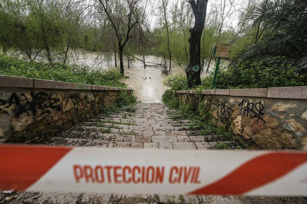 El Guadalquivir supera los dos metros