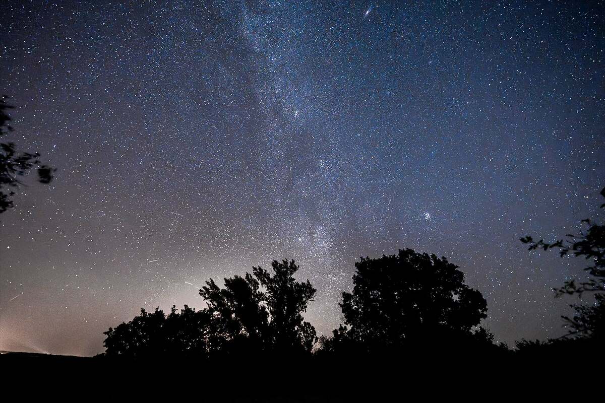 Una imagen y dos colores en el cielo