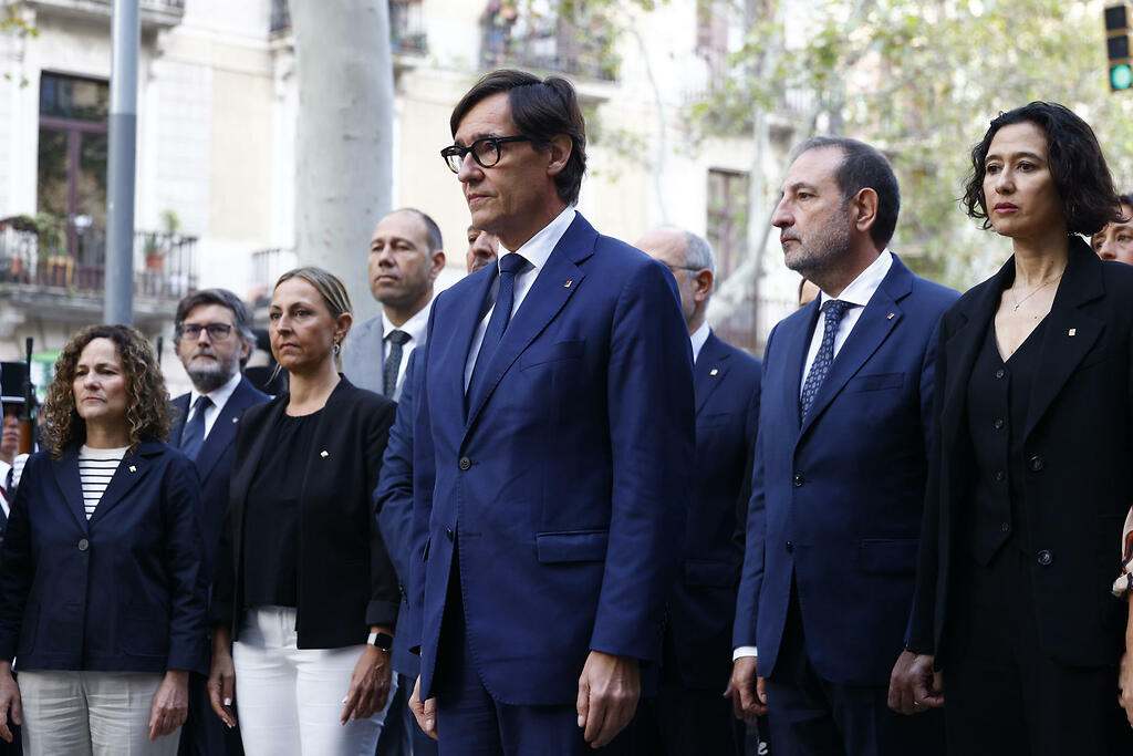 El Govern de Illa da inicio a los actos de la Diada con su ofrenda al monumento a Casanova