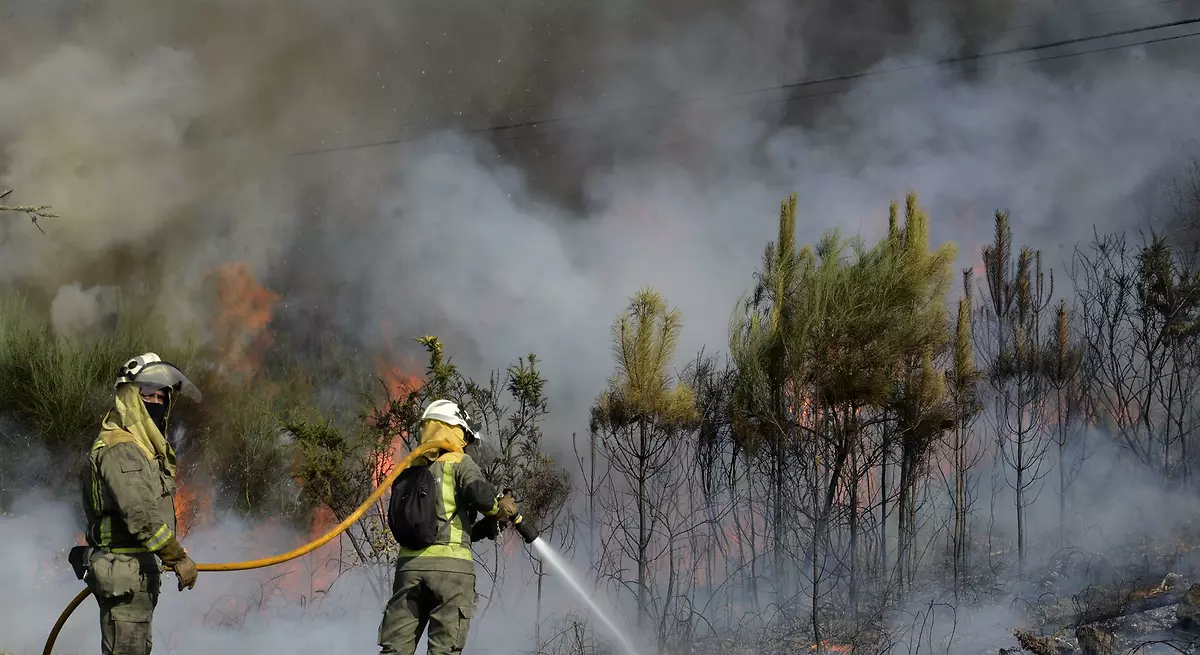 La sentencia de un policía local saca a la luz que bomberos de Ourense hacen 400 horas extra al año sin cobrarlas