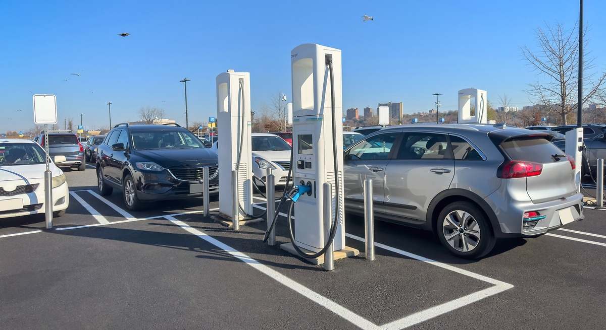 Los puntos de carga de alta potencia y ultrarrápidos para coches eléctricos superan el 10% del total