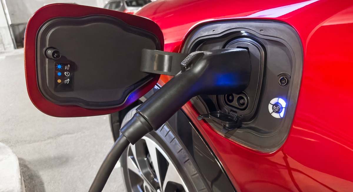 Los coches eléctricos son ya casi 1 de cada 10 coches vendidos en España en 2025