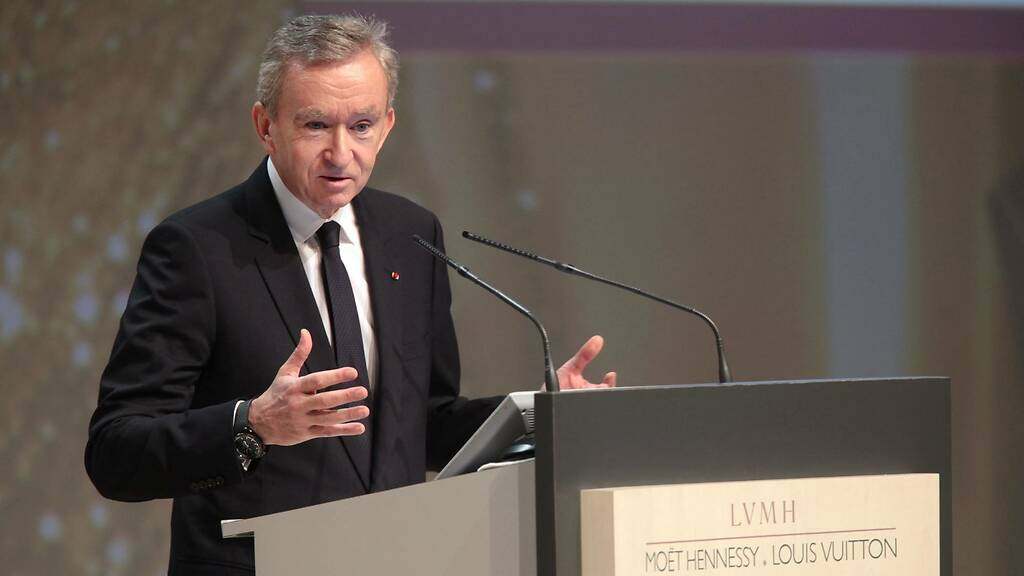 Bernard Arnault (233 mil millones de dólares)